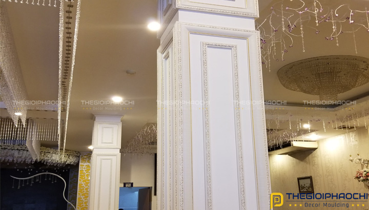 trang trí cột nhà vuông đẹp với phào chỉ 